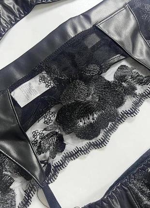 Сексуальный комплект белья экокожа с кружевом с поясом для чулок6 фото