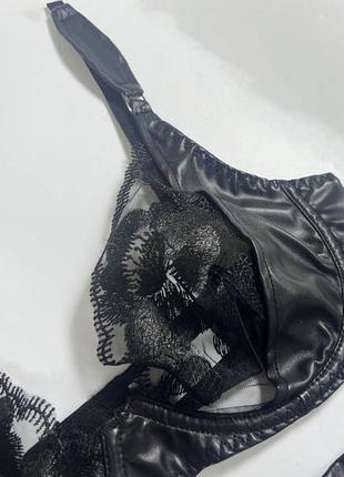 Сексуальный комплект белья экокожа с кружевом с поясом для чулок7 фото
