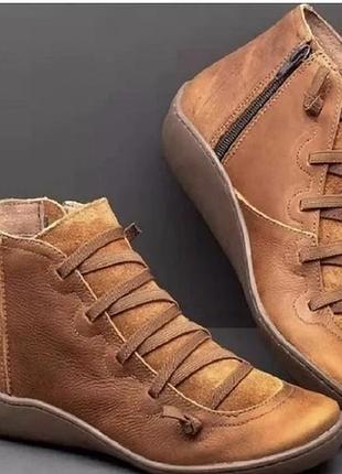 Жіночі черевики на плоскій підошві