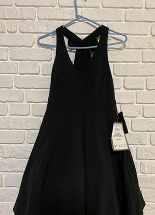 Чорна  сукня