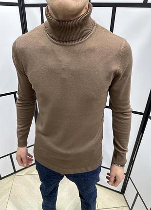 Чоловічий однотонний гольф