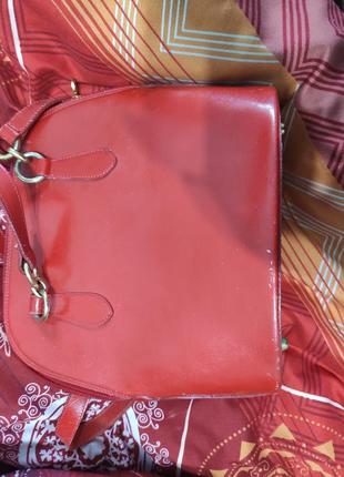 Каркасна містка червона сумка з середніми ручками червона шкіряна італія9 фото