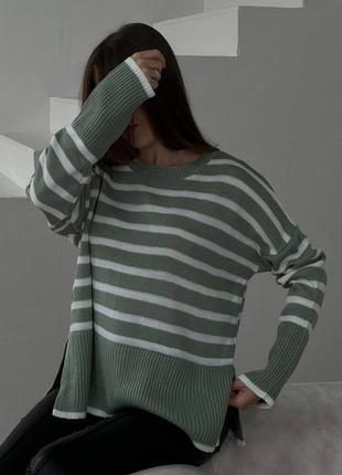 Жіночий стильний светр в смужку3 фото