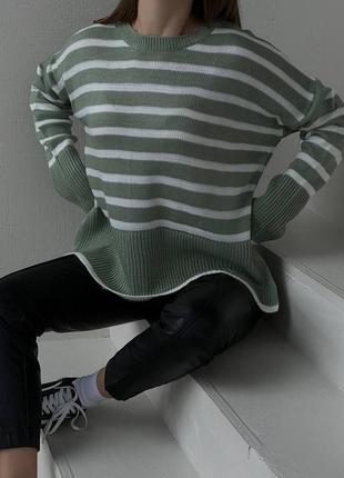 Жіночий стильний светр в смужку2 фото