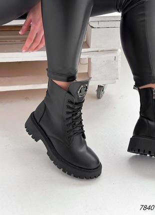 Чорні натуральні шкіряні зимові черевики на шнурках шнурівці товстій підошві шкіра зима8 фото