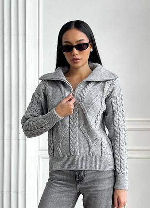 Теплый вязаный свитер