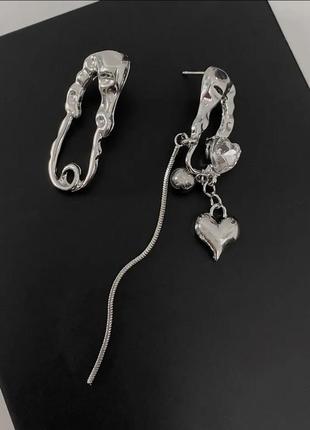 Серьги сережки гвоздики нові модні ассеметричні сріблясті біжутерія