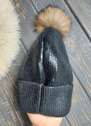 Женская черная шапка, бумбончик натуральный мех.