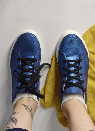 Круті шкіряні кеди кросівки синій металік heine