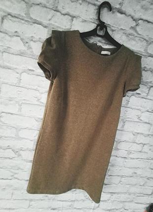 Золотистое праздничное платье с красивым рукавчиком