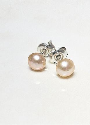 Минималистичные серебряные серьги с перлами1 фото
