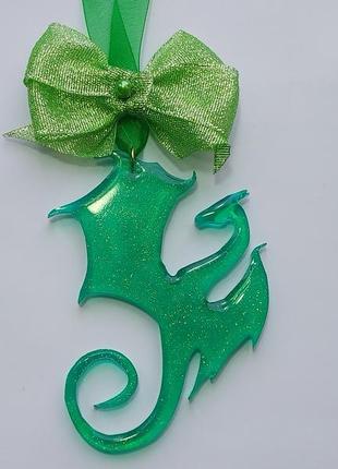 Дракон підвіска, ялинкова прикраса зелений дракон, епоксидна смола1 фото