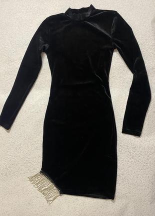 Невероятное платье, с открытой спинкой