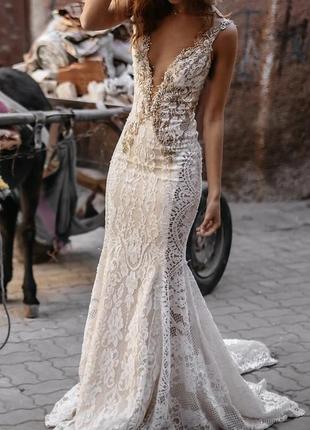 Весільна сукня колір слонова кістка айворі силует русалка зі шлейфом відкрита спина1 фото