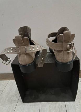 Ботинки стильные