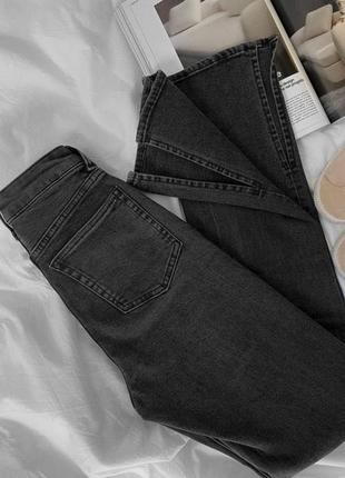 Новерькие джинсы с распорками снизу7 фото