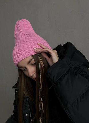 Жіноча трендова шапка з рваним ефектом🔝 виконана з м'якої шерсті акрил, дуже комфортна та тепла💭2 фото