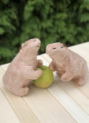 Капібара 18 см + наклейка