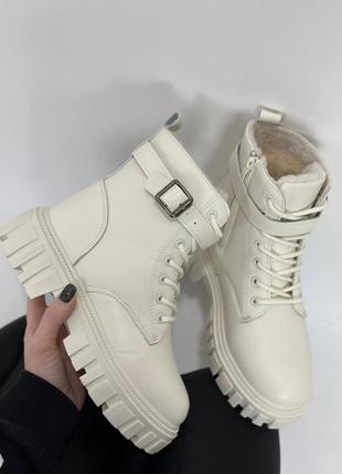 Зимові молочні черевики з ланцюжком