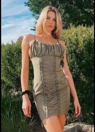 Очень стильное платье от pretty little thing р. 8