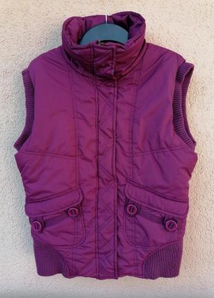 Жилетка утеплена.