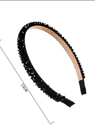 Черный ободок из бусинок