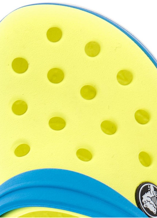 Детские кроксы crocs crocband tennis ball green/ocean жёлтого цвета4 фото