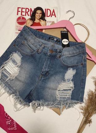 Джинсовые синие шорты рваные со средней посадкой и карманами короткие шорты