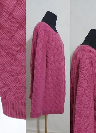 Вязаный увесистый свитер косами цвета фуксии из мериношерсти peter hahn