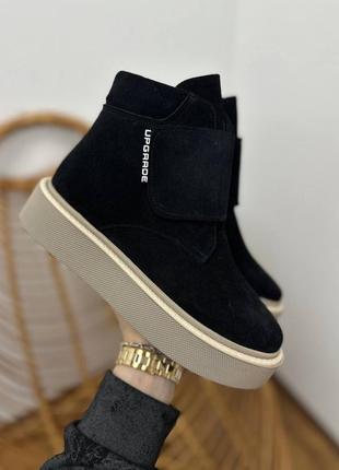 Зимові черевики на липучці