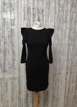 Платье с открытыми плечами в готическом стиле готика