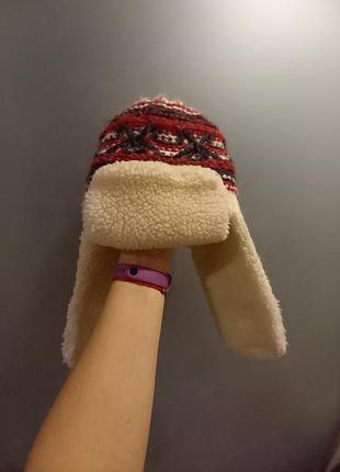Гарненька шапка вушанка