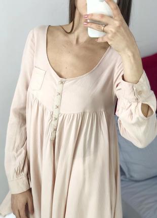 Нежная удлинённая пудровая блуза из вискозы7 фото
