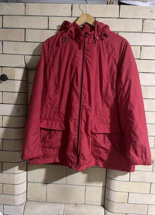 Червона легка курточка розмір xl