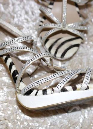 Блискучі білі босоніжки шкіра хутро стрази