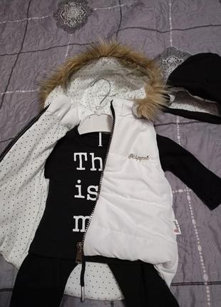 Спортивный костюмчик с жилеткой и шапочкой.