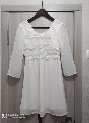 Святкова білосніжна сукня плаття