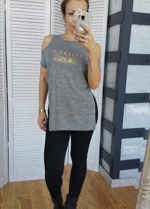 Туніка з вирізами на плечах