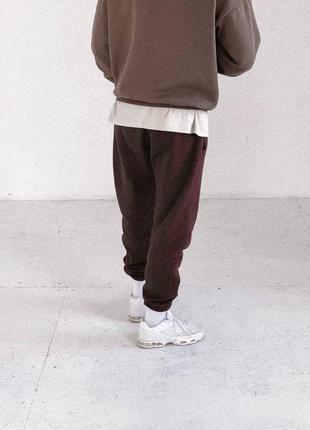 Чоловічі стильні спортивні штани з начосом бордові8 фото