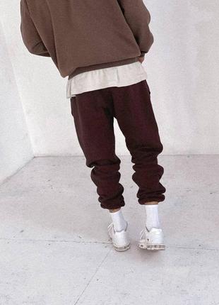 Чоловічі стильні спортивні штани з начосом бордові5 фото
