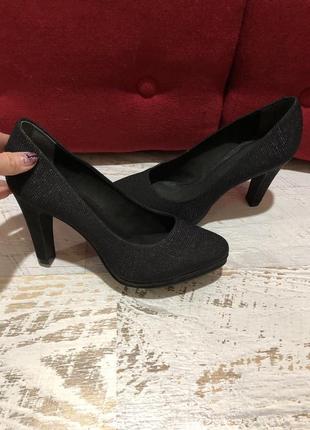 Чёрные женские туфли на устойчивом каблуке с тиснением minelli1 фото
