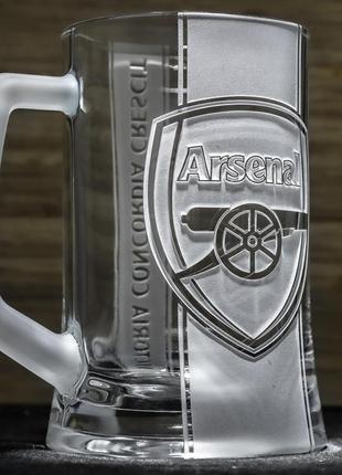 Пивной бокал с гравировкой фк арсенал fc arsenal на две стороны с лозунгом и матовой ручкой