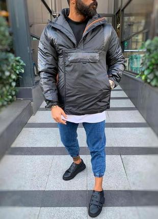Чоловіча стильна куртка на тонкому холофайбері з капюшоном чорна