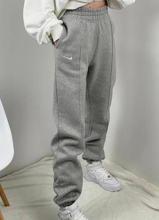 Женские теплые штаны-джоггеры nike со стрелками из трехнитки на флисе размеры 42-507 фото