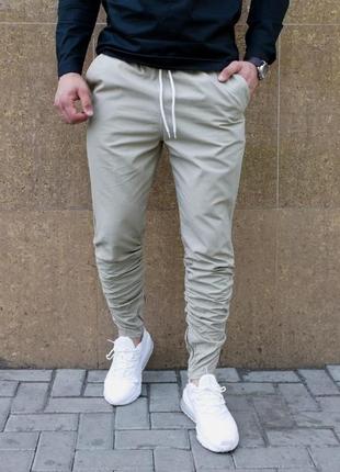 Чоловічі стильні звужені джогери бежеві