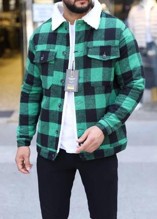 Мужская стильная куртка-рубашка с мехом в клетку зелёная