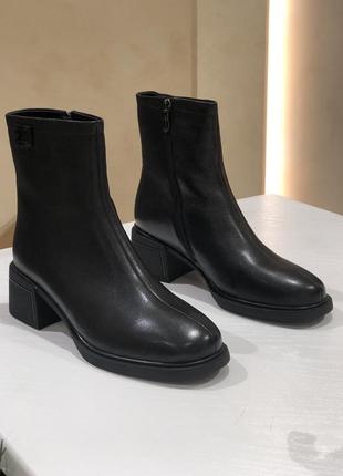 Ботинки женские зимние черные на каблуках натуральная кожа h2361-7158m-s1458 brokolli 3274