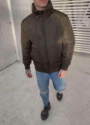 Чоловіча стильна утеплена куртка з високим коміром хакі на весну/осінь розмір s7 фото
