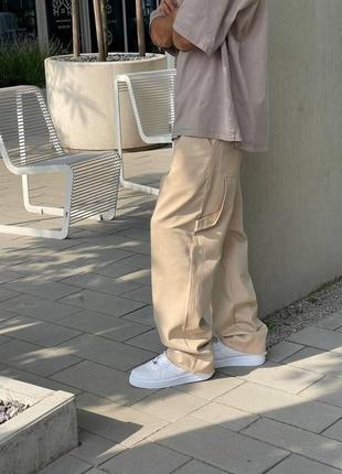 Чоловічі стильні штани-джинси вільного крою під ремінь бежеві1 фото