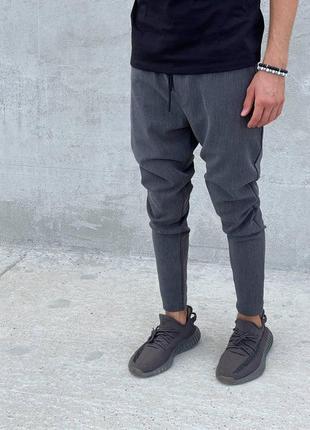 Мужские стильные брюки свободного кроя на резинке графитовые